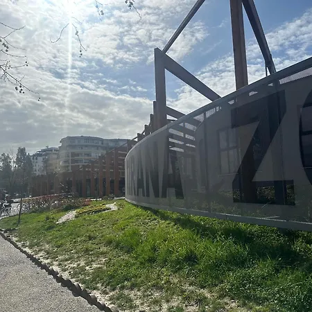 Spacious Near Park Apartment