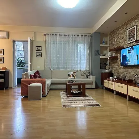 Apartment Spacious Near Park